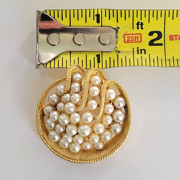 Vintage ART Arthur Pepper Brooch Gold Tone Round Faux Pearl Signed Rope Trim - Picture 7 of 7